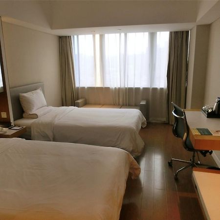 Ji Hotel Guangzhou Zhujiang New Town Екстер'єр фото