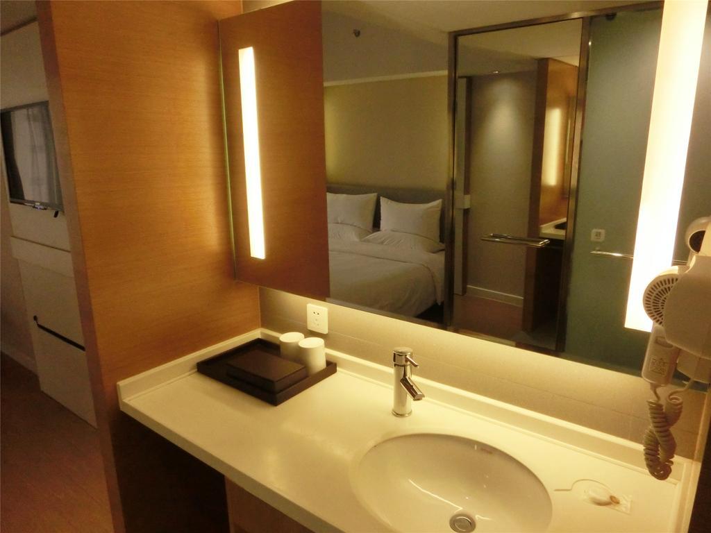 Ji Hotel Guangzhou Zhujiang New Town Номер фото