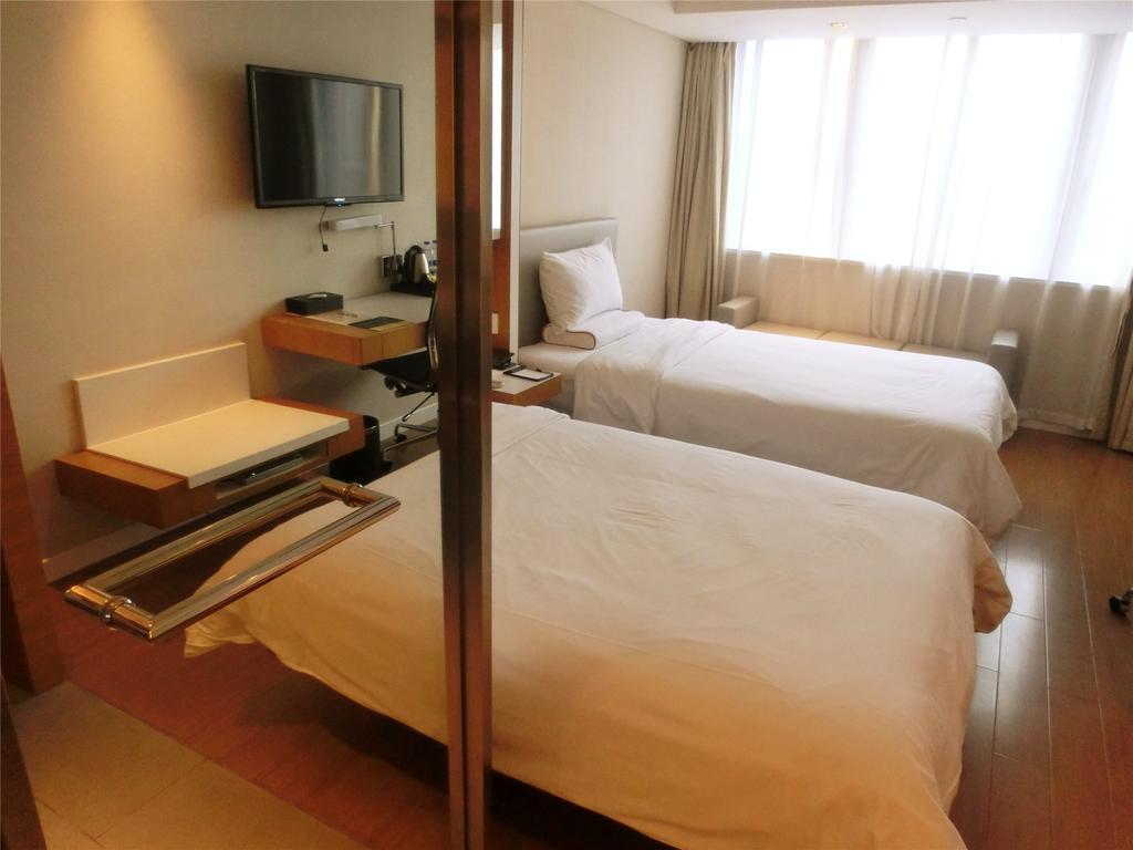 Ji Hotel Guangzhou Zhujiang New Town Екстер'єр фото
