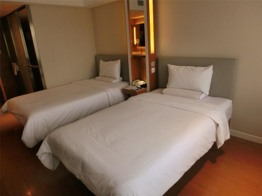 Ji Hotel Guangzhou Zhujiang New Town Екстер'єр фото